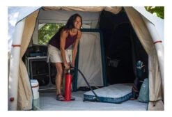 Pompe à Main Quechua Double Action Rouge 5.2 L -Cool Outdoor 15802625fa91d49c88b67.70834251